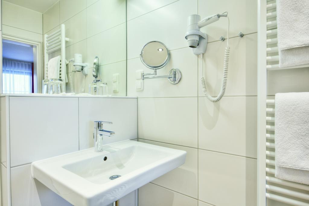 Stroebinger Hof - Therme Wellness Resort Bad Endorf Eksteriør billede