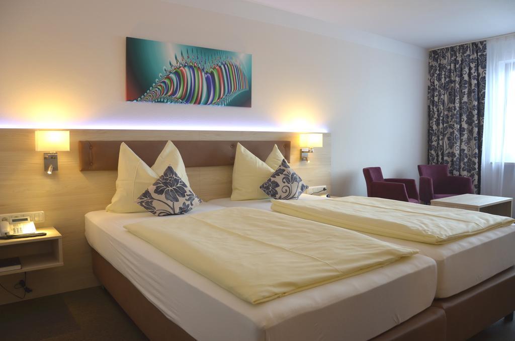 Stroebinger Hof - Therme Wellness Resort Bad Endorf Værelse billede